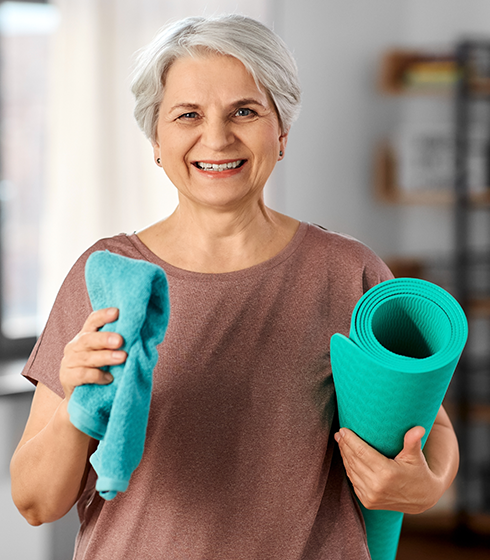 sport-fitness-healthy-lifestyle-concept-happy-smiling-senior-woman-1 sport-fitness-healthy-lifestyle-concept-happy-smiling-senior-woman-1